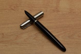 A Parker 51 vacumatic fill fountain pen in Black with lustraloy cap. Circa 1949