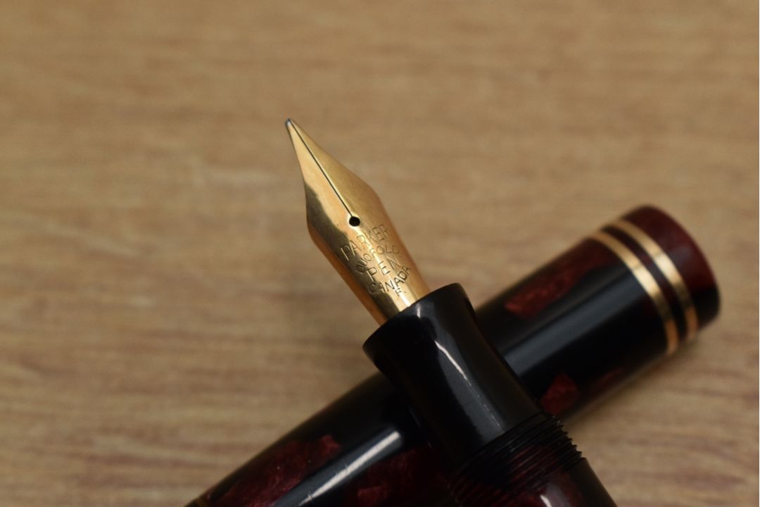 A boxed Parker Junior button fill Fountain pen and pencil set in Burgundy and Black Marble with - Image 3 of 3