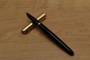 A Parker 51 aerometric fill fountain pen in Black with Rolled Gold converging lines cap. Circa 1960