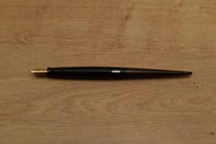 A Parker Duofold AF button fill fountain pen in Black with BHR taper having Parker Duofold 14K Pen N