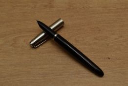 A Parker 21 Standard MkI aerometric fill fountain pen in Black with lustraloy cap. Circa 1949
