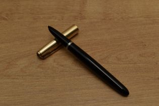 A Parker 51 aerometric fill fountain pen in Black with Rolled Gold converging lines cap. Circa 1955