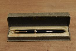 A boxed Parker Duofold Maxima Aerometric fill in Black with decorative cap band having 14K Parker