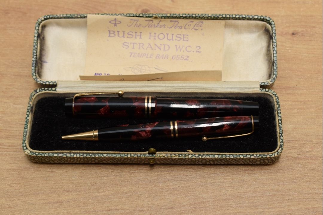 A boxed Parker Junior button fill Fountain pen and pencil set in Burgundy and Black Marble with - Image 1 of 3