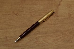 A Parker 51clutch pencil in Burgundy with Rolled Gold converging lines cap. Circa 1953