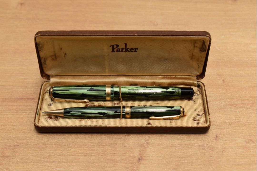 A boxed Parker Duofold button fill fountain pen and pencil in Geometric Green and Black (toothbrush) - Image 1 of 3