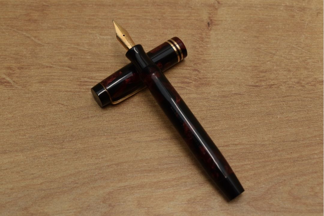 A boxed Parker Junior button fill Fountain pen and pencil set in Burgundy and Black Marble with - Image 2 of 3
