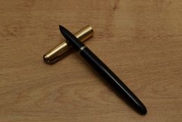 A Parker 51 vacumatic fill fountain pen in Black with Gold Fill converging line cap. Circa 1947. Cap