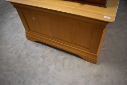 A modern golden oak bedding box, dimensions approx. 91 x 48 x 52cm