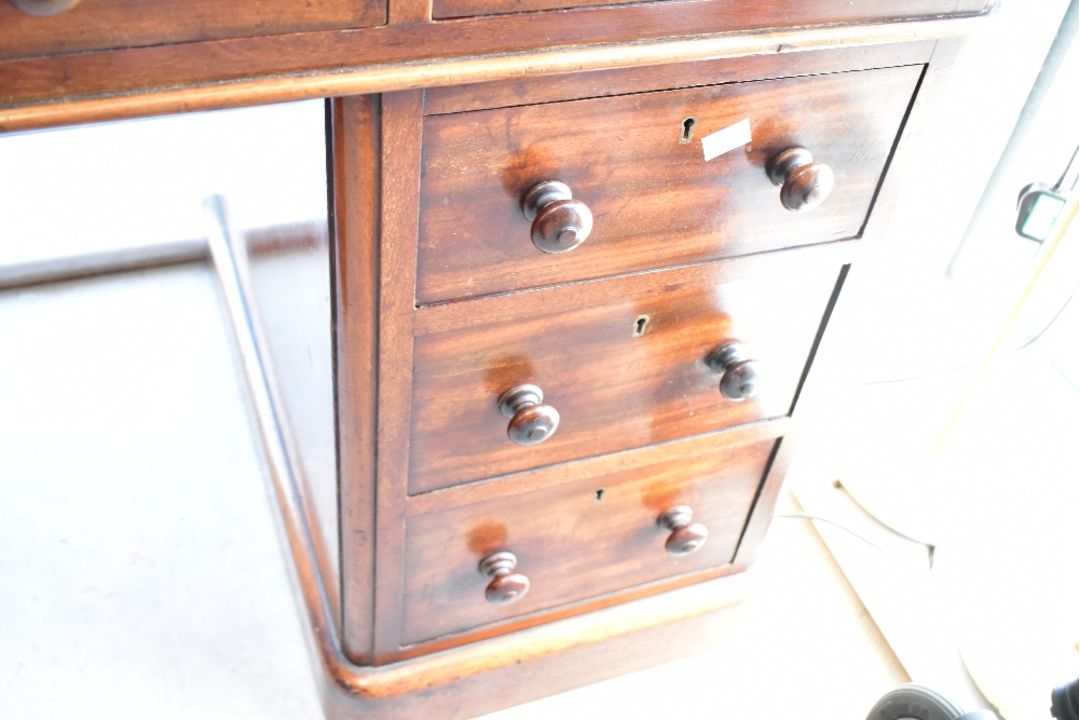 A Victorian mahogany dressing table, mirror and jewellery drawers can be easily removed to utilise - Image 6 of 6