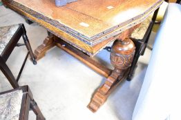 An early 20th Century oak drawer leaf dining table
