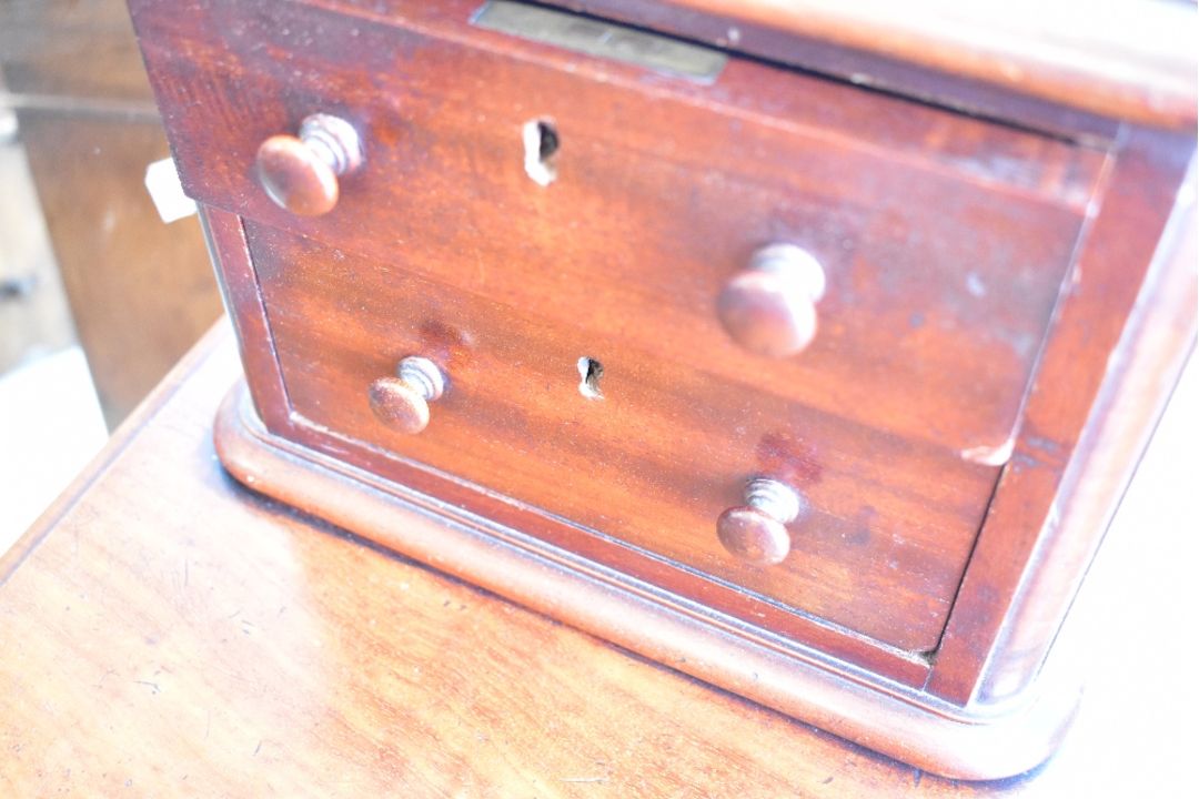 A Victorian mahogany dressing table, mirror and jewellery drawers can be easily removed to utilise - Image 5 of 6
