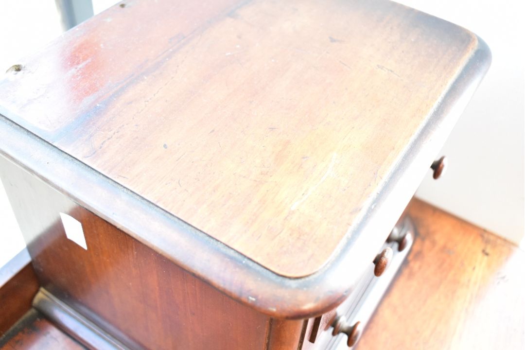 A Victorian mahogany dressing table, mirror and jewellery drawers can be easily removed to utilise - Image 3 of 6