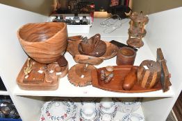 A selection of mixed wooden wares/treen including various bowls, Japanese page turner, trays,
