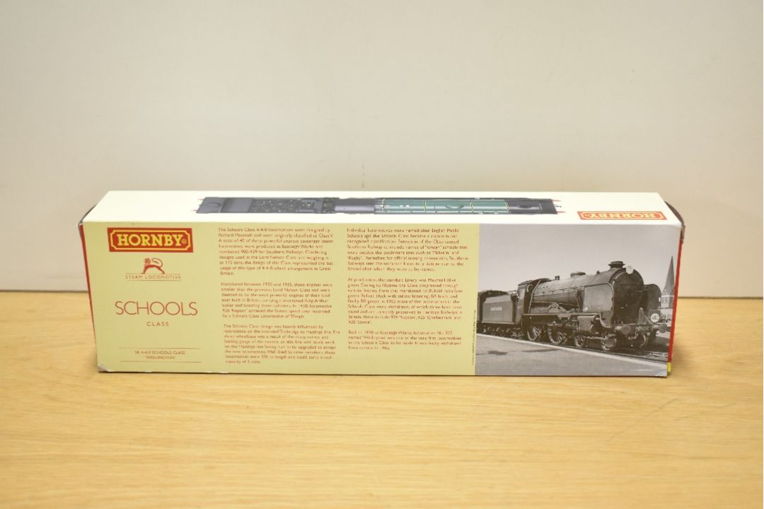 A Hornby OO gauge Schools Class 4-4-0 Locomotive and Tender 30913 Christ's Hospital, R2745 - Image 2 of 3
