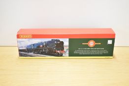 A Hornby OO gauge BR 4-6-2 Merchant Navy Class locomotive and tender Clan Line No. 35028, model
