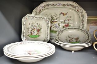 A small quantity of early 20th-century Copeland late Spode 'Chelsea' dinner ware, featuring a