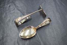 A cased George VI silver baby's food set, comprising spoon and food pusher, marks for Birmingham