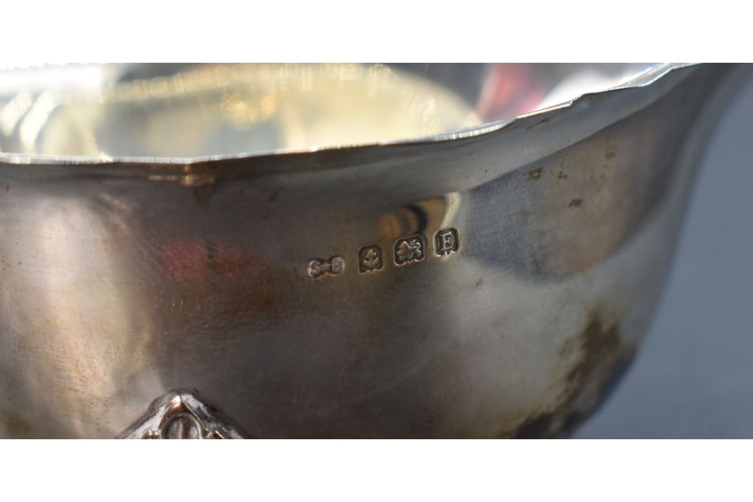 A George V silver sauce boat, having a Chippendale style rim with a narrow spout opposed by a scroll - Image 2 of 2