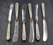 A cased set of six George V silver handled butter knives, having scroll decoration to handles, marks