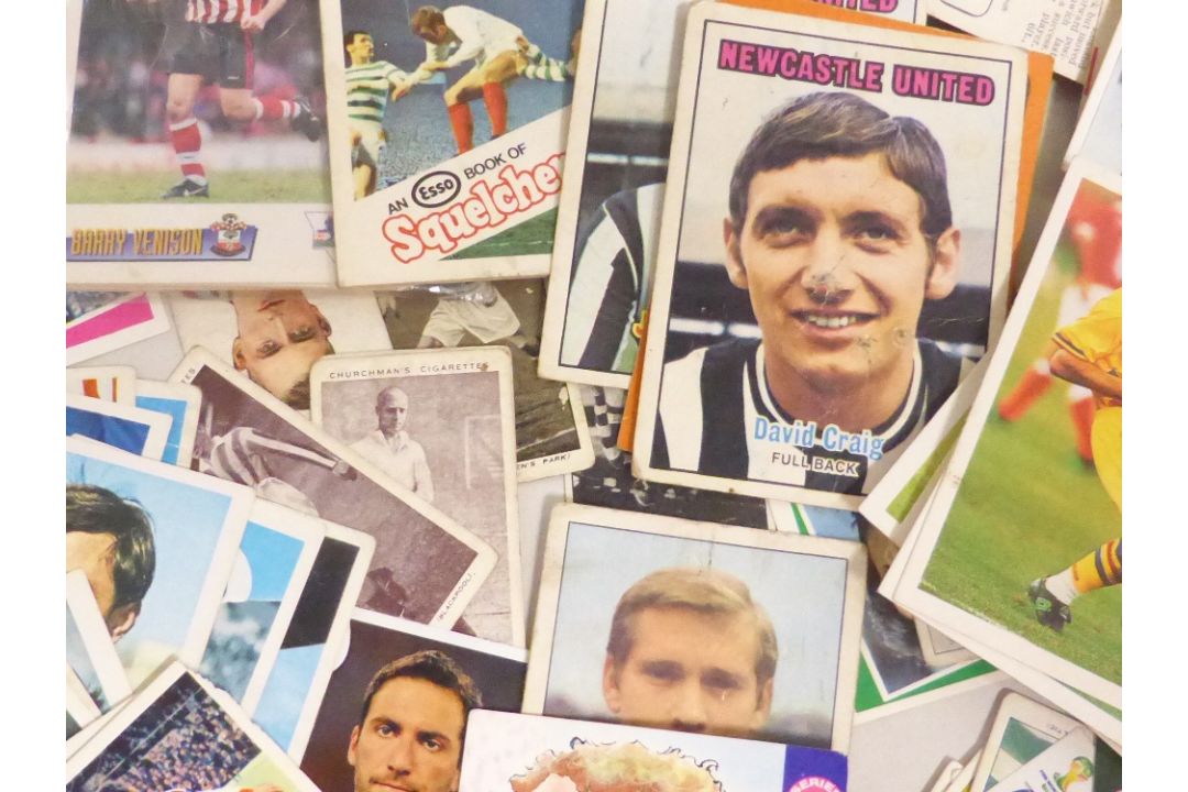 TRADE CARDS: FOOTBALL BOX OF FOOTBALLING TRADE AND CIGARETTE CARDS VARIOUS PUBLISHERS Crammed full - Image 3 of 5