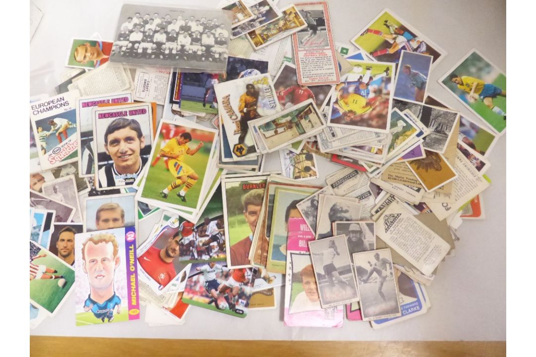 TRADE CARDS: FOOTBALL BOX OF FOOTBALLING TRADE AND CIGARETTE CARDS VARIOUS PUBLISHERS Crammed full - Image 1 of 5