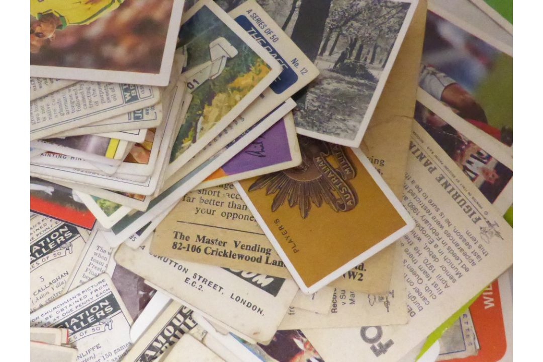 TRADE CARDS: FOOTBALL BOX OF FOOTBALLING TRADE AND CIGARETTE CARDS VARIOUS PUBLISHERS Crammed full - Image 5 of 5