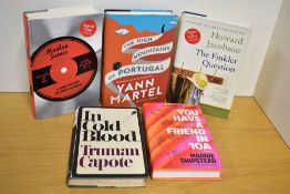 Literature. A small selection, winners of the Man Booker Prize. Hardbacks in dust jackets. (5)