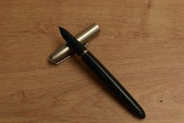 A Parker 21 Standard MkI aerometric fill fountain pen in Green with lustraloy cap. Circa 1948