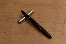 A Parker 51 vacumatic fill fountain pen in Black with lustraloy cap. Circa 1949