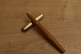 A rare Parker 51 Vacumatic fill fountain pen in Mustard with gold filled twin jewel lined cap. Circa