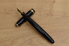 A Parker Duofold button fill fountain pen in Black with single cap band having Parker Duofold 14K