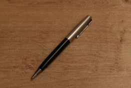 A Parker 51 Special clutch pencil in Forest Green with lustraloy cap