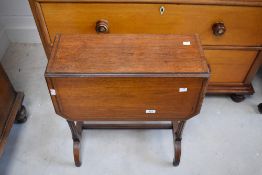 An Edwardian rosewood/mahogany Sutherland style occasional table having line inlay decoration (