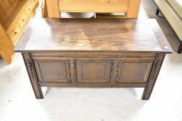 An early 20th Century oak bedding box , dimensions approx. 106 x 45cm