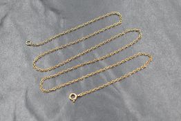 A 9ct gold mounted cultured pearl pendant on an 18' fine curb link chain, approx 2.3g
