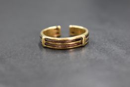 A 9ct gold elephant hair set cuff ring, the band having two panels of elephant hair with an open