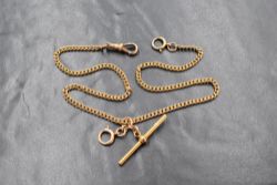 A 9ct gold 14' curb link watch chain with T bar, approx 12.8g