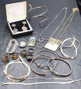 A selection of silver jewellery including several chains, cufflinks, silver gilt pendant & chain,