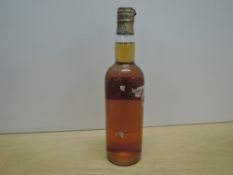 1960's White Horse Pure Blended Scotch Whisky, front label missing, reverse label present, spring