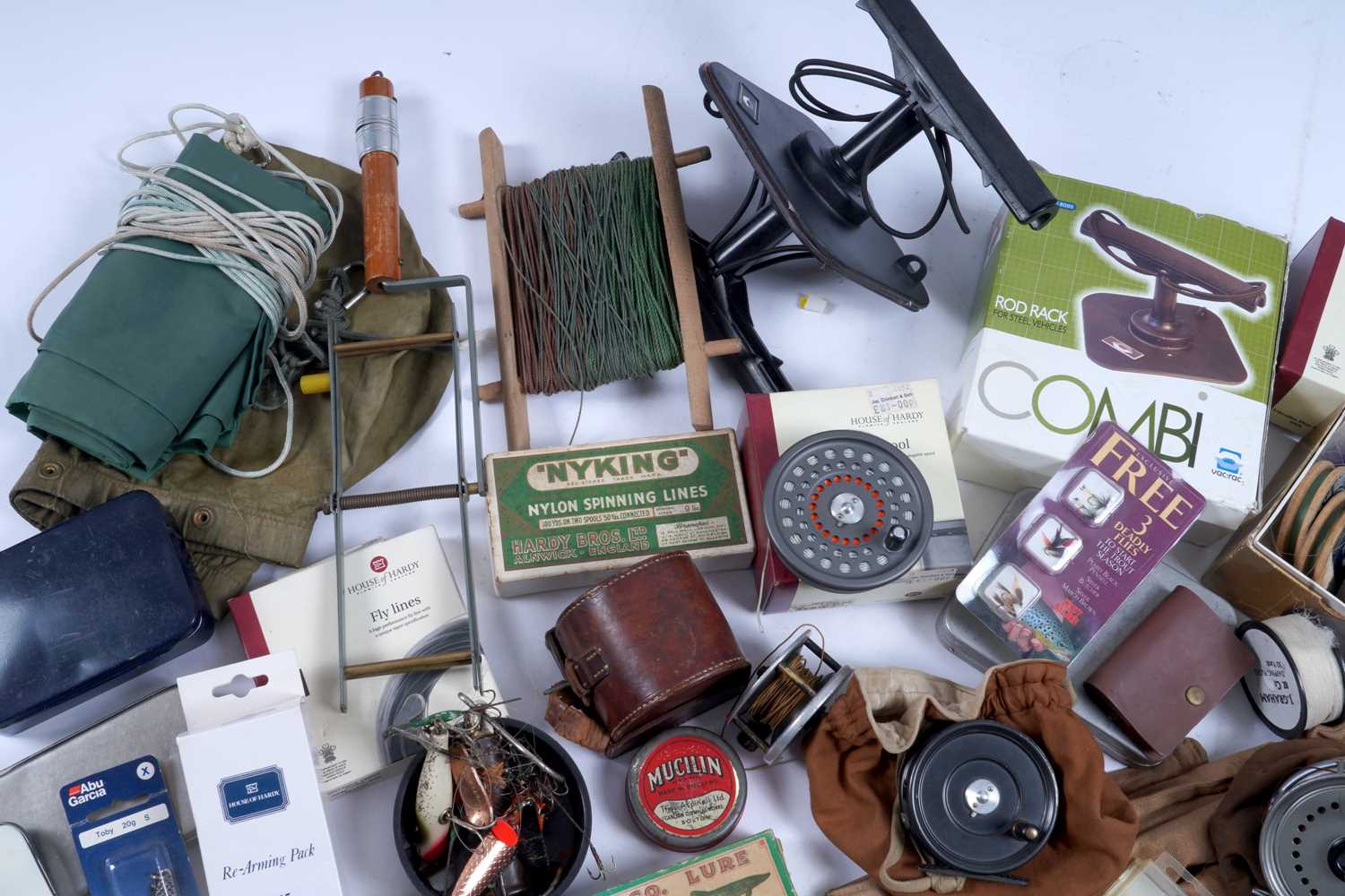 A collection of fishing tackle - Image 13 of 13