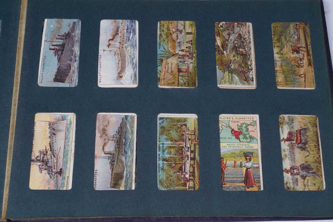 A collection of cigarette cards - Image 9 of 25