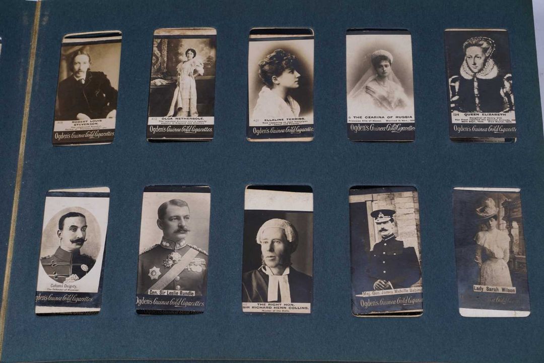 A collection of cigarette cards - Image 2 of 25