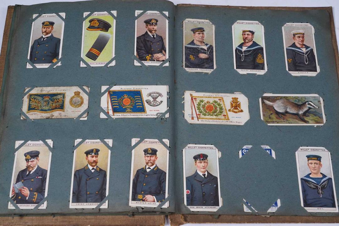 A collection of cigarette cards - Image 16 of 25