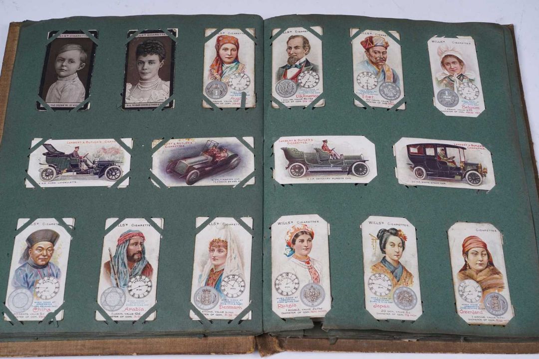 A collection of cigarette cards - Image 17 of 25