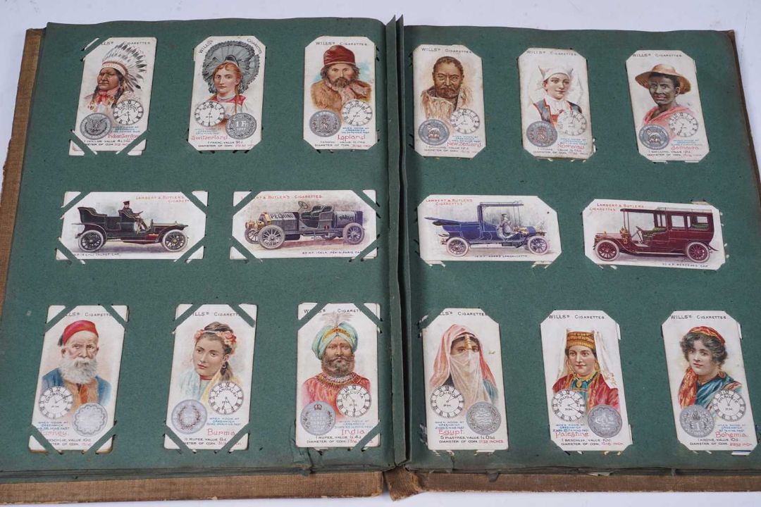 A collection of cigarette cards - Image 21 of 25
