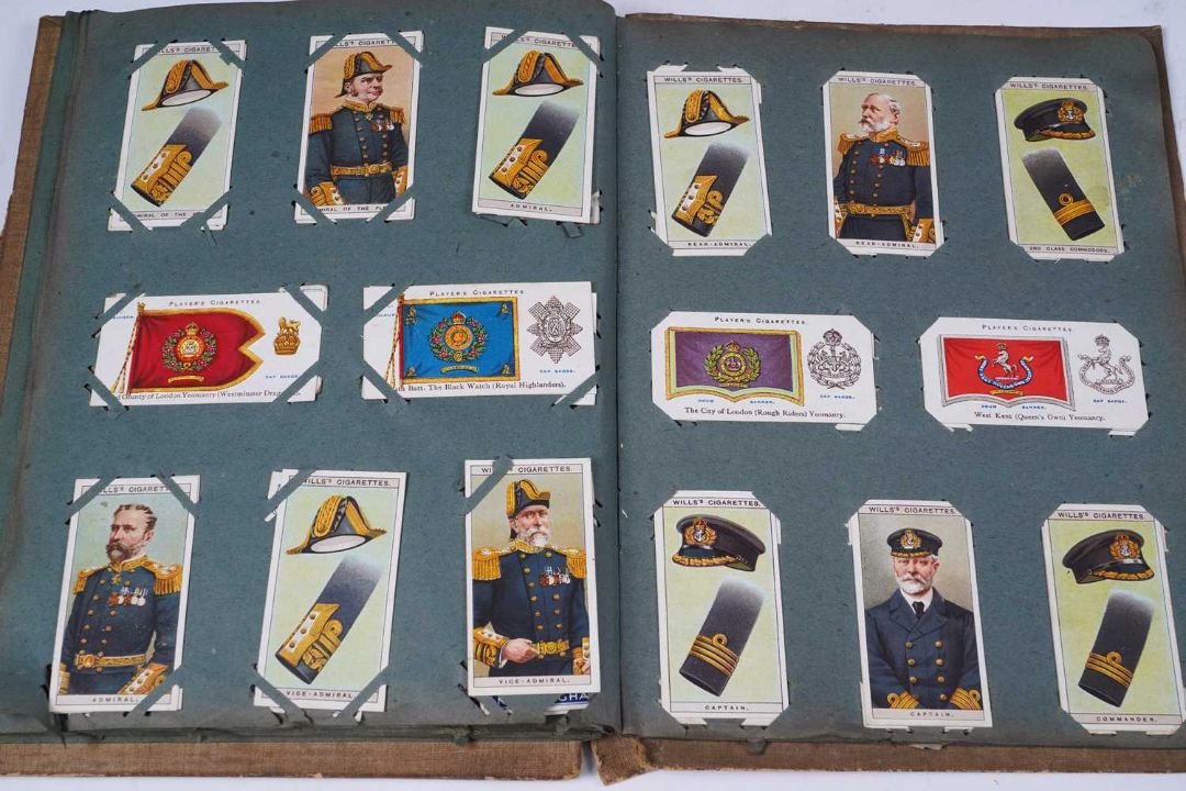 A collection of cigarette cards - Image 23 of 25