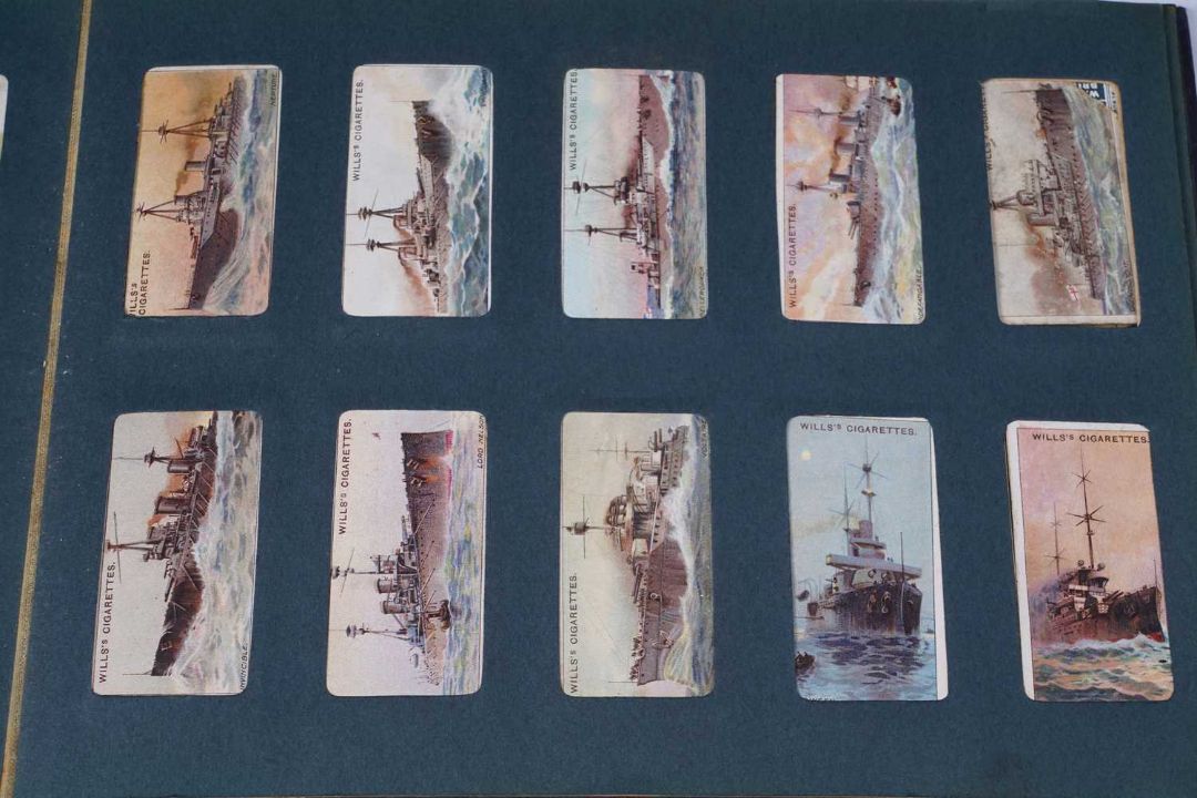 A collection of cigarette cards - Image 13 of 25