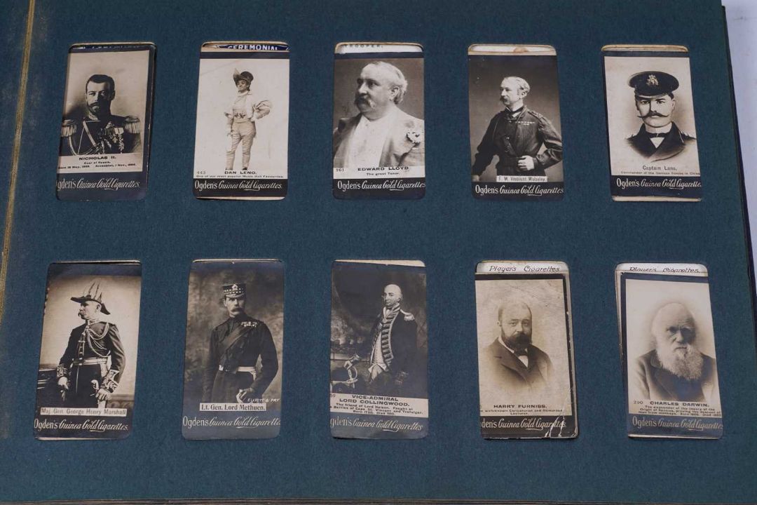 A collection of cigarette cards - Image 7 of 25