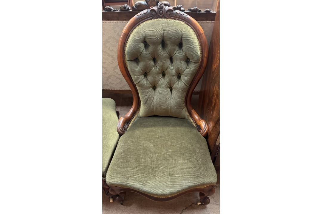 A Victorian chaise longue together with a matching lady's and gentleman's chair and a set of six - Image 3 of 5